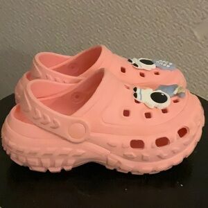 Pink Crocs with Two Fun Charms - Size 1.5 (170 mm)